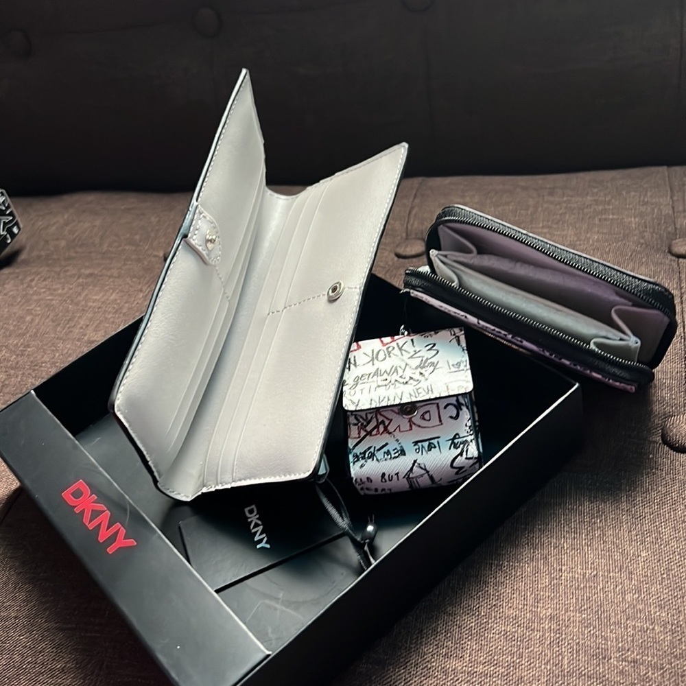 Dkny Gia 3-1 Wallet Gift Set - Picture 5 of 7
